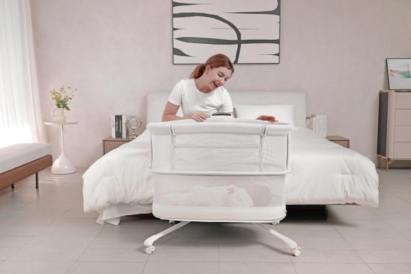 Mastela Baby Bedside Crib Bassinet with Mosquito Net - Image 9
