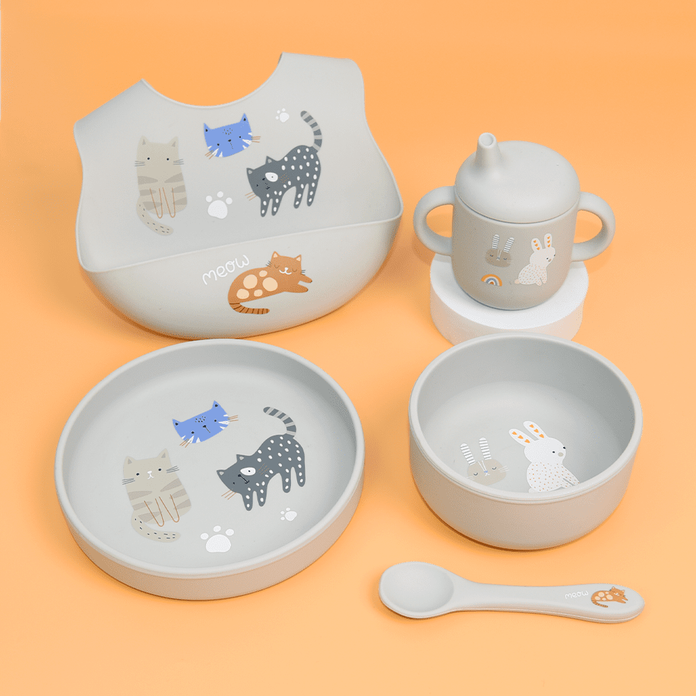 H76fa0dadca8f4916bbe5ef1cd9da2bb4A Animal Style BPA Free Silicone Tableware Set - Image 1